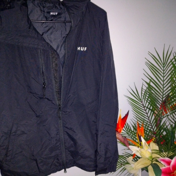 HUF ESSENTIALS ZIP STANDARD SHELL WINDBREAKER
